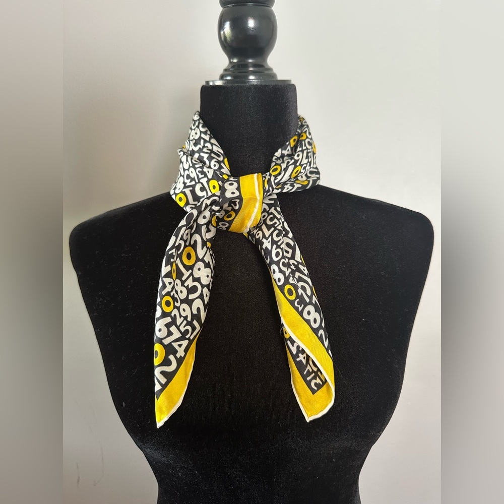 Vera Neumann 100% Silk - Picture 6 of 6